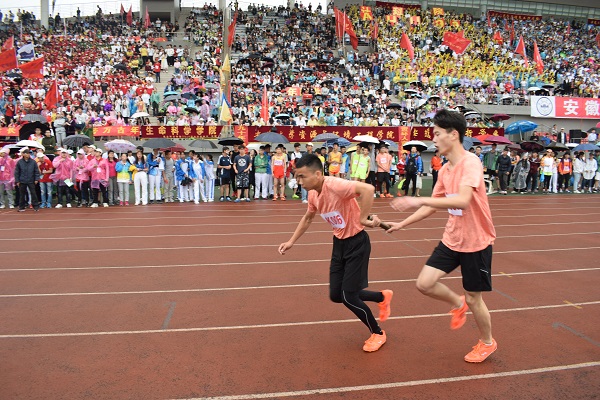 大学第五十六届田径运动会法学院200米,100米栏以及4x400米比赛概况